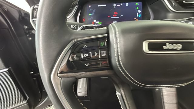 Used 2023 Jeep Grand Cherokee Overland AWD/4WD image 16