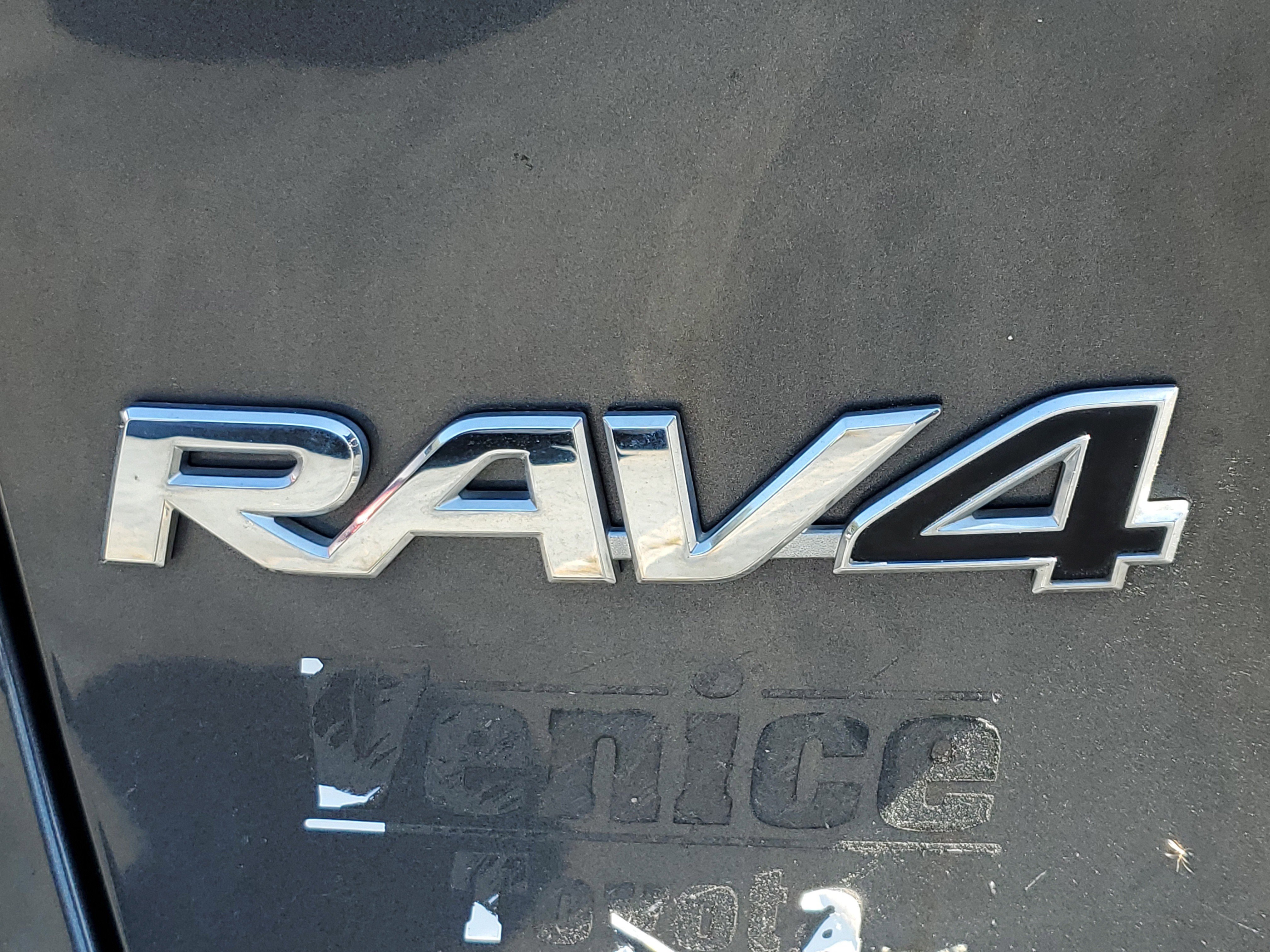 Used 2019 Toyota RAV4 LE image 7