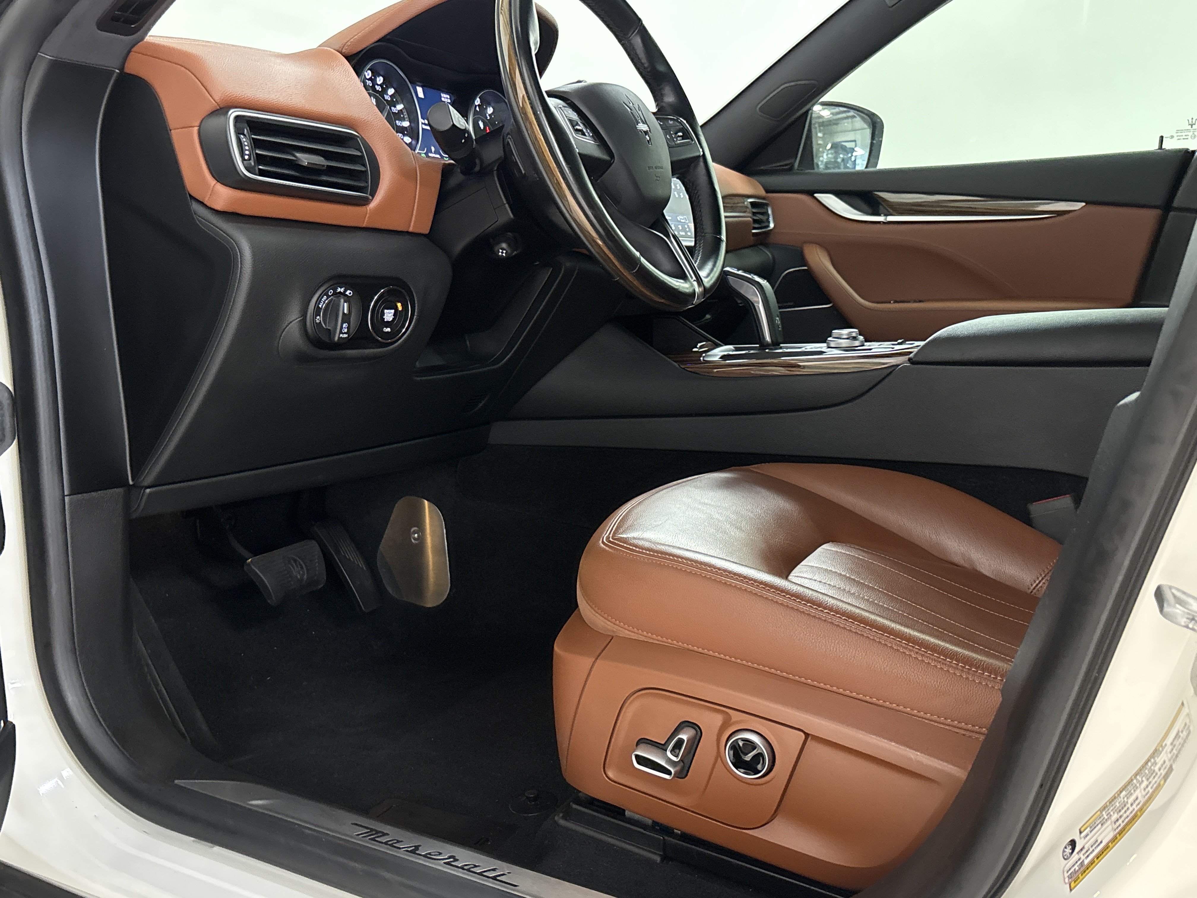 Used 2022 Maserati Levante GT AWD/4WD image 21