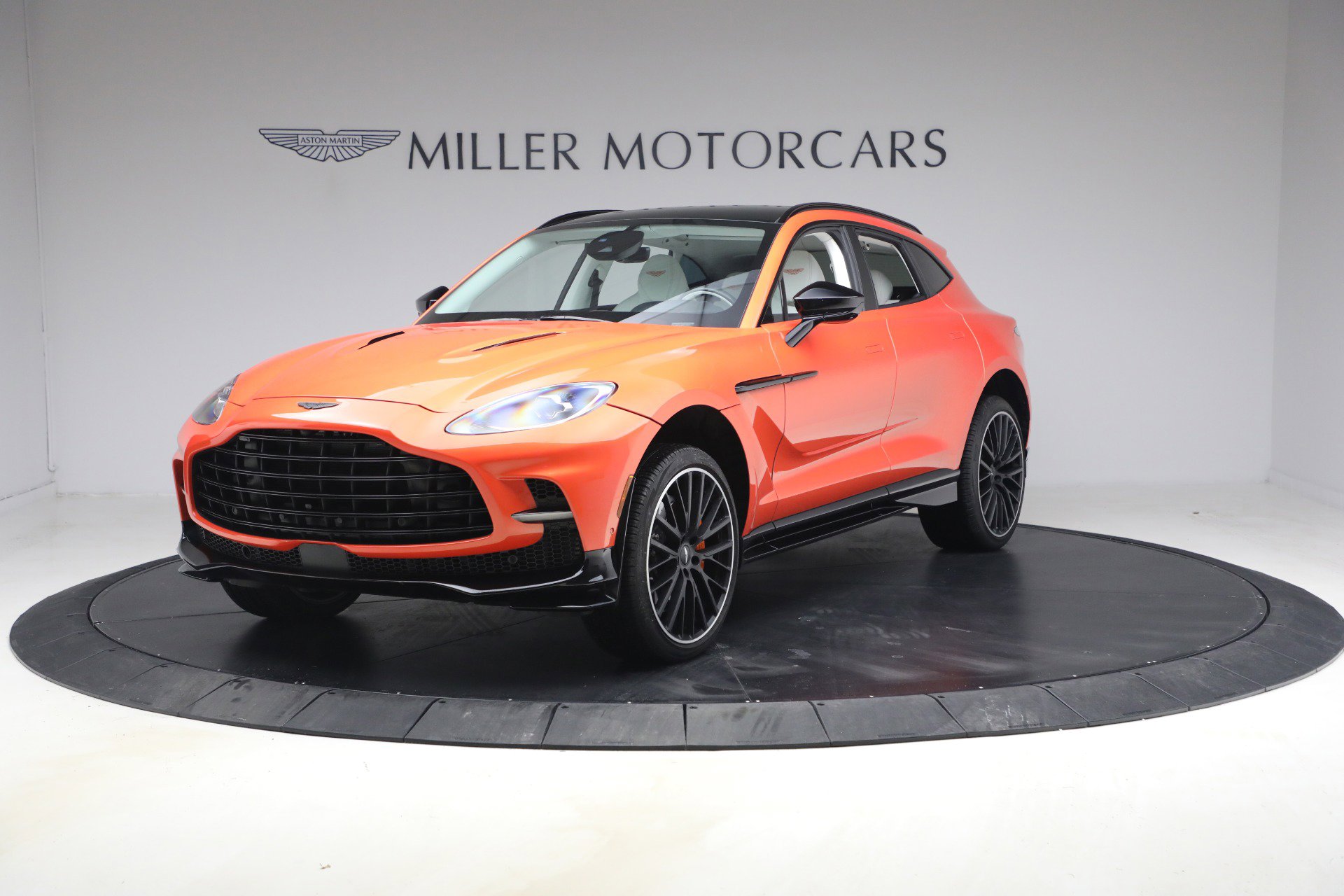 Used 2024 Aston Martin DBX 707 image 1