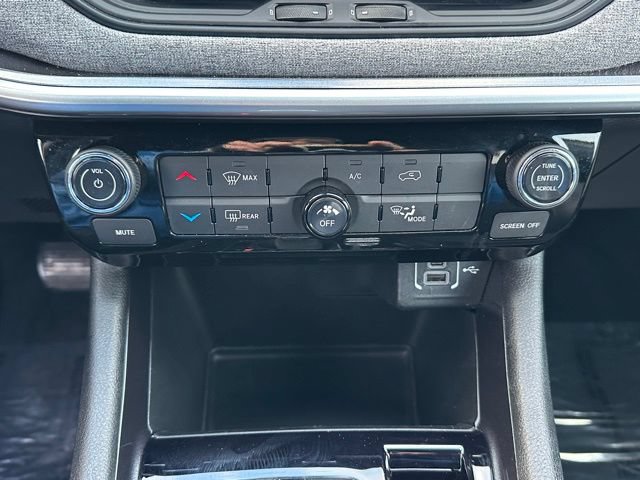 Used 2025 Jeep Compass Latitude AWD/4WD image 37