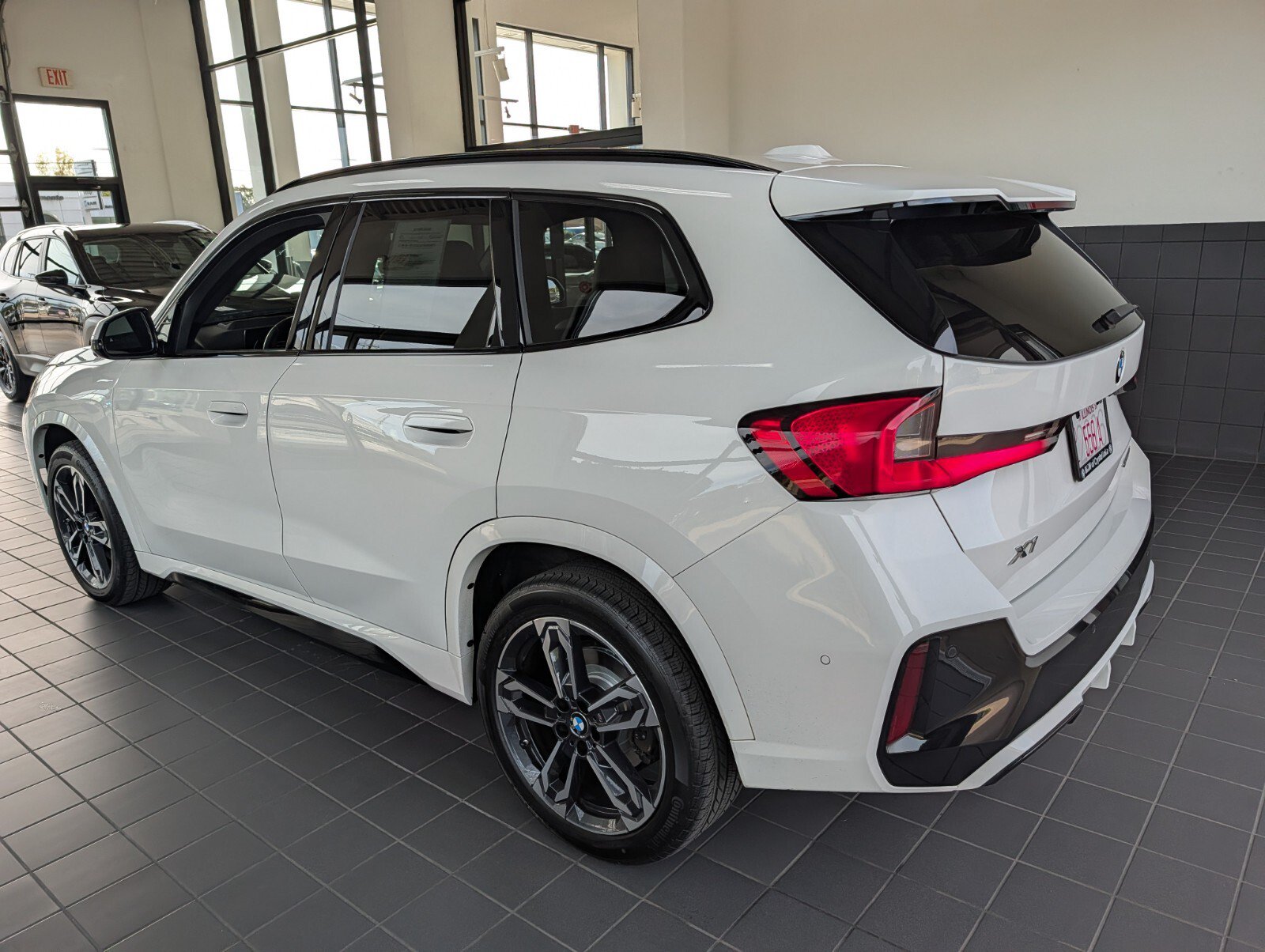 Used 2023 BMW X1 xDrive28i w/ Premium Package AWD/4WD image 6