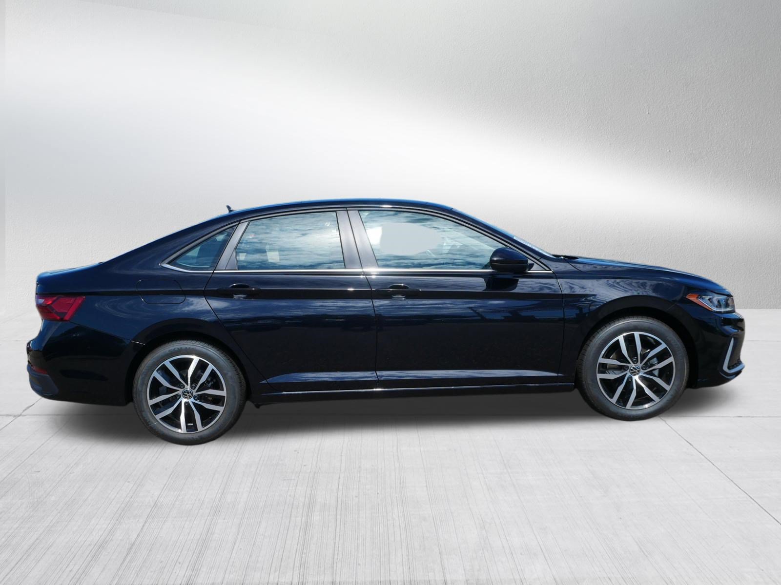 New 2026 Volkswagen Jetta SE FWD image 2