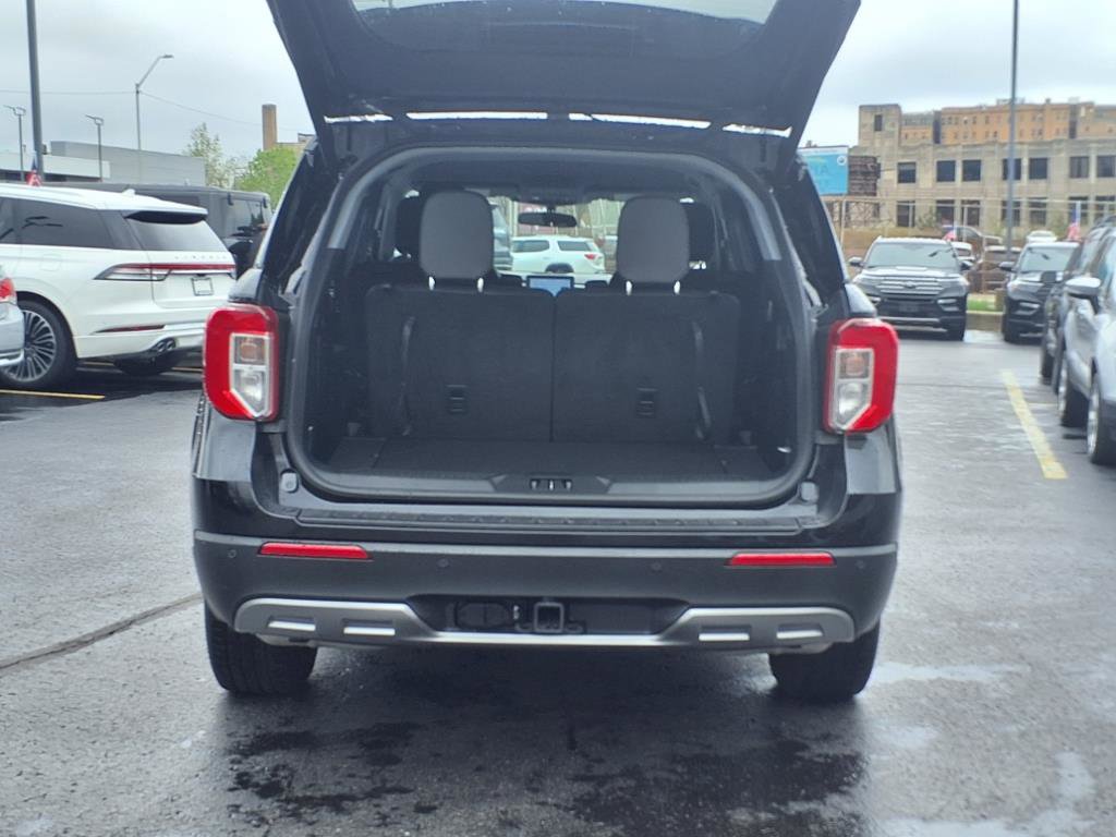 Used 2023 Ford Explorer XLT w/ Equipment Group 202A image 6