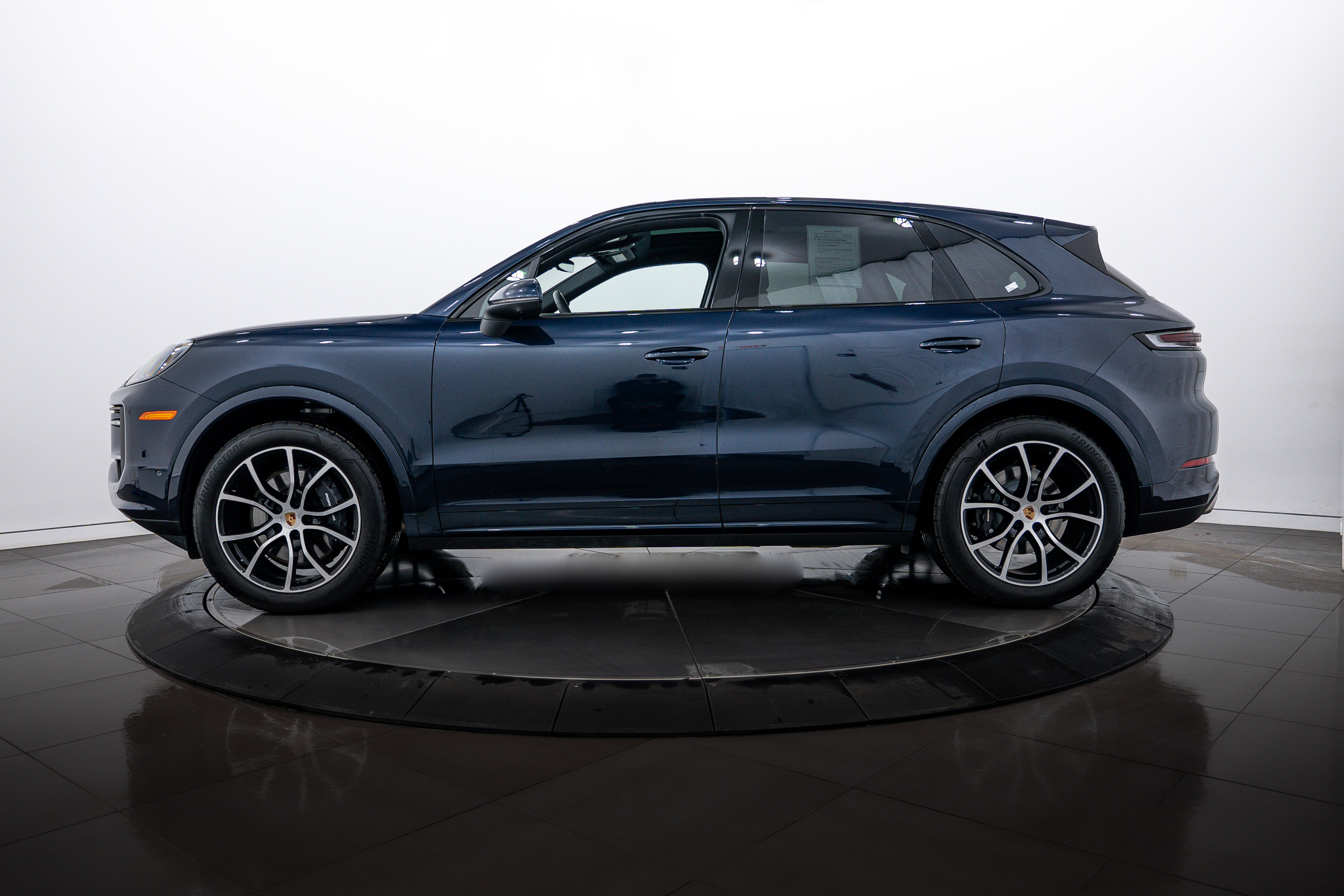 Certified 2025 Porsche Cayenne image 2