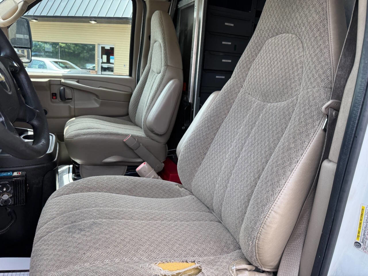 Used 2009 Chevrolet Express 3500 RWD image 9