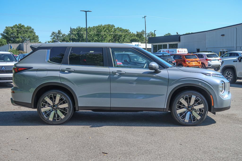 New 2026 Mitsubishi Outlander SE AWD/4WD image 8
