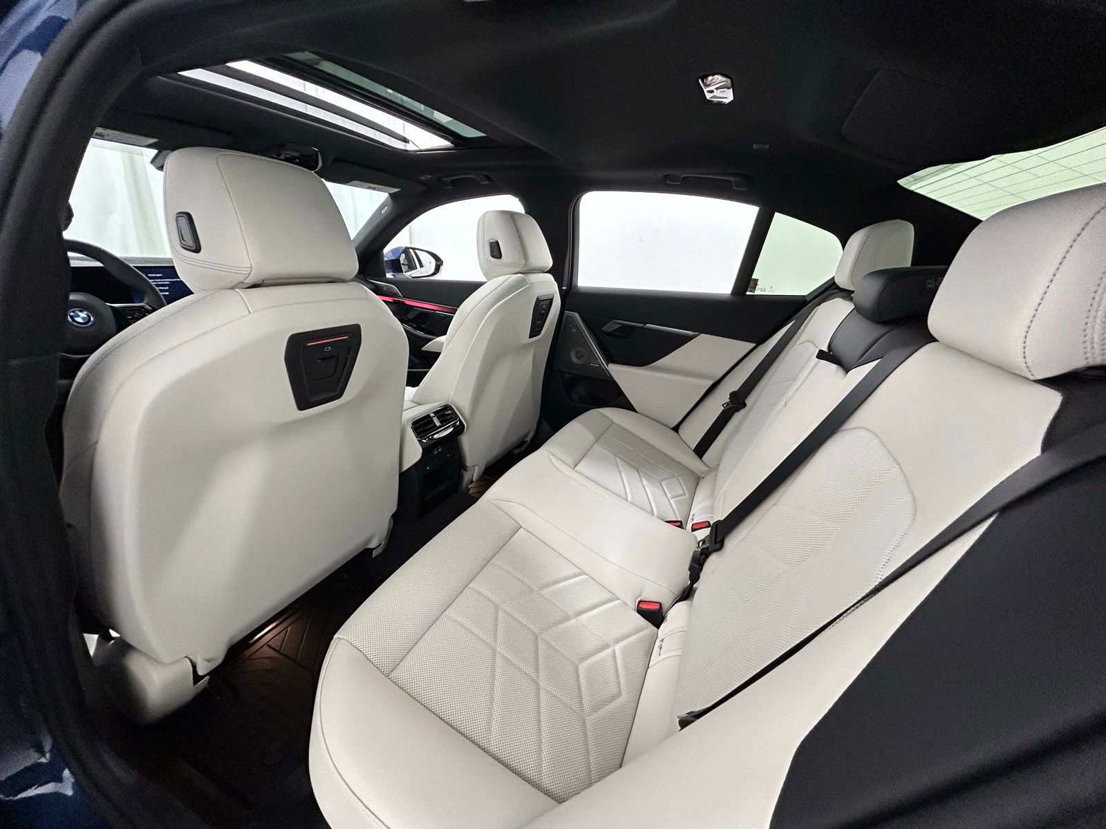Used 2026 BMW i5 eDrive40 w/ Premium Package image 34