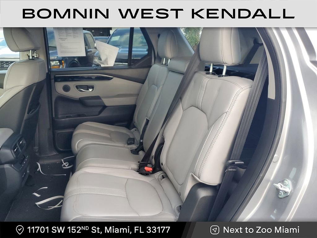 Used 2023 Honda Pilot Touring image 18