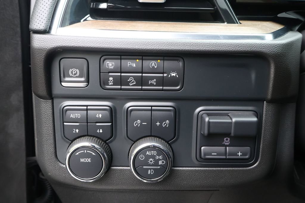 Used 2025 Chevrolet Tahoe High Country w/ Sun And Tow Package AWD/4WD image 39