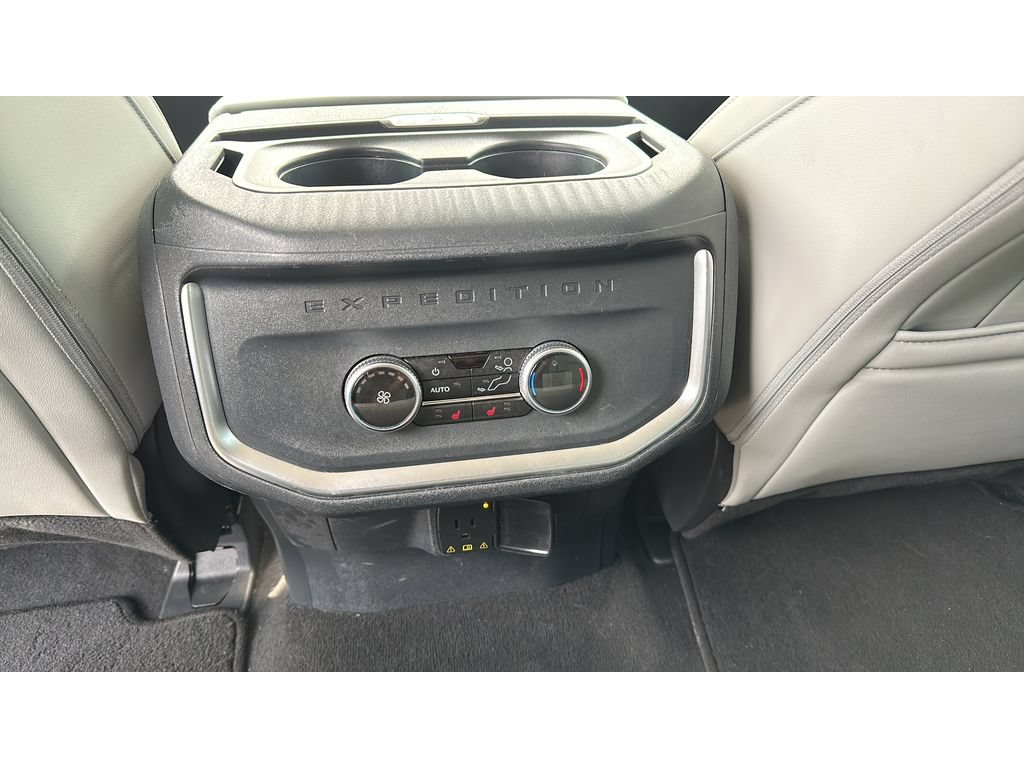 Used 2025 Ford Expedition Max Platinum AWD/4WD image 21