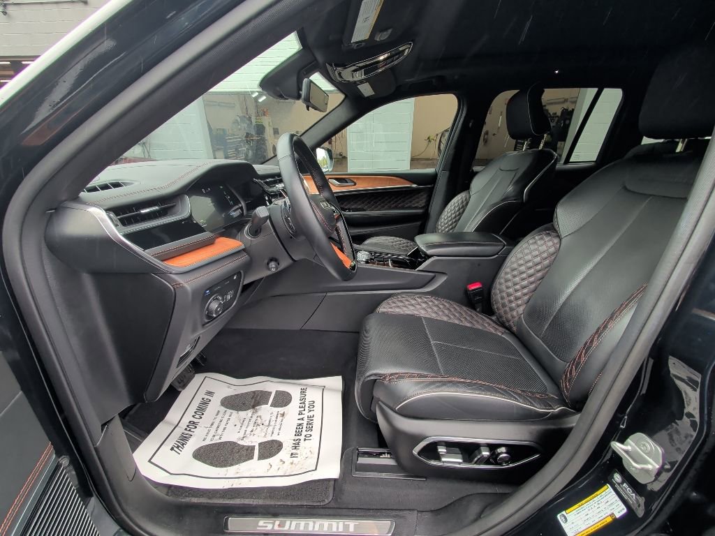 Used 2022 Jeep Grand Cherokee Summit AWD/4WD image 10