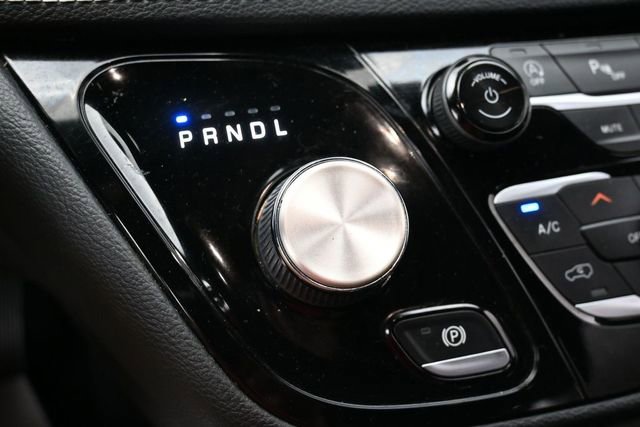 Used 2021 Chrysler Pacifica Touring w/ S Appearance Package FWD image 22