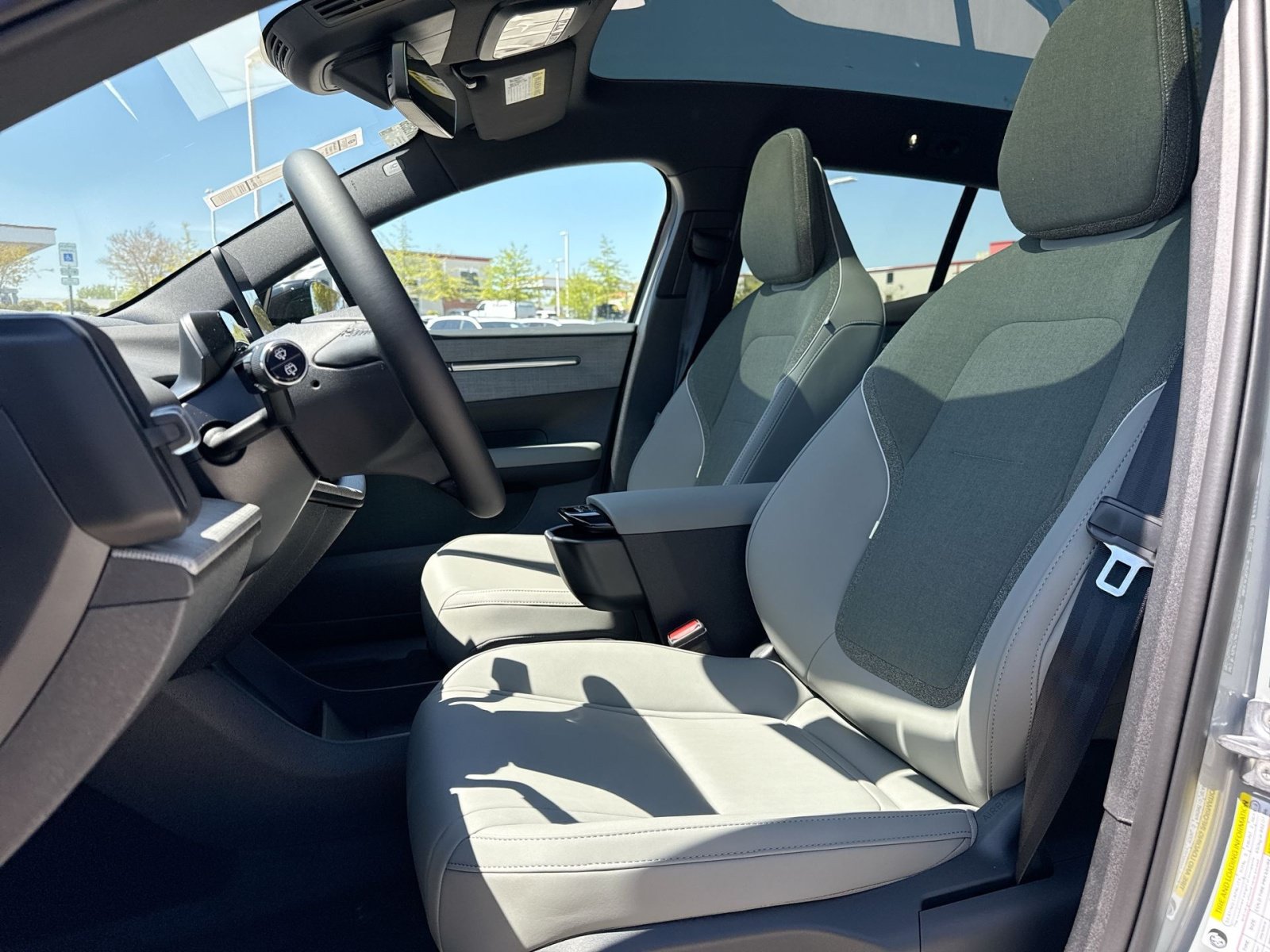 New 2026 Volvo EX30 Plus w/ Protection Package Premier AWD/4WD image 13