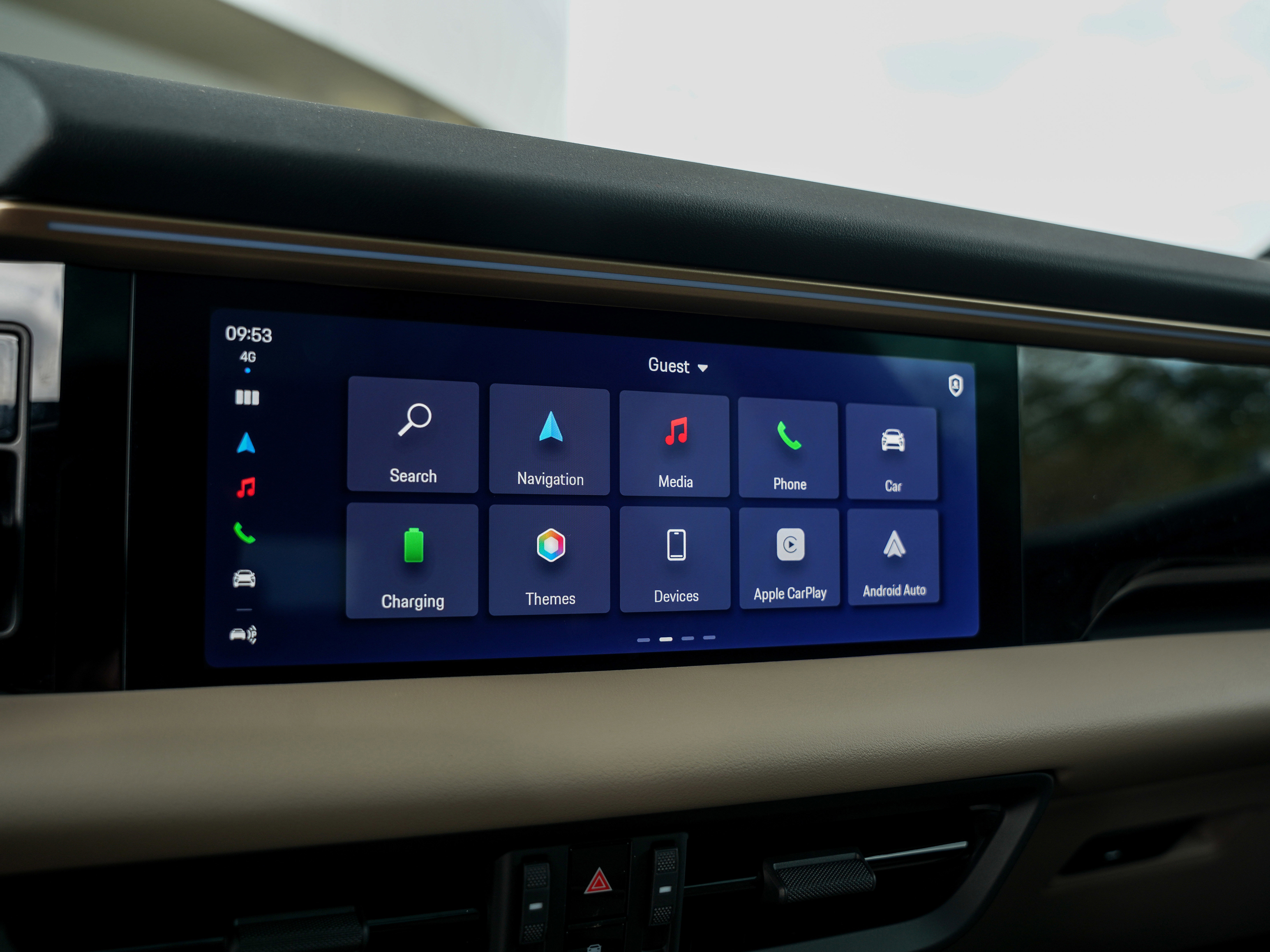 Certified 2025 Porsche Macan Electric image 21