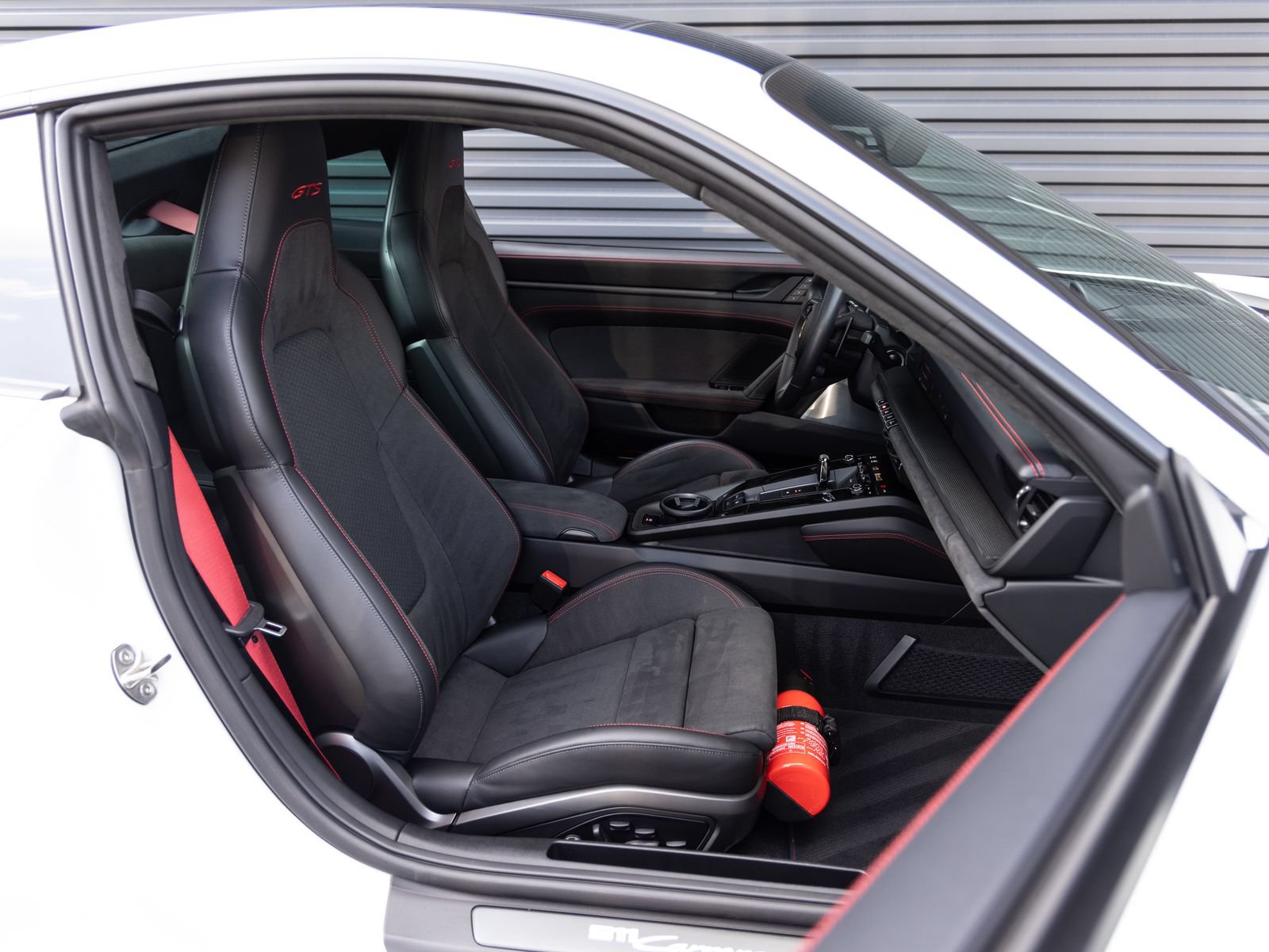 Certified 2025 Porsche 911 Carrera GTS RWD image 31