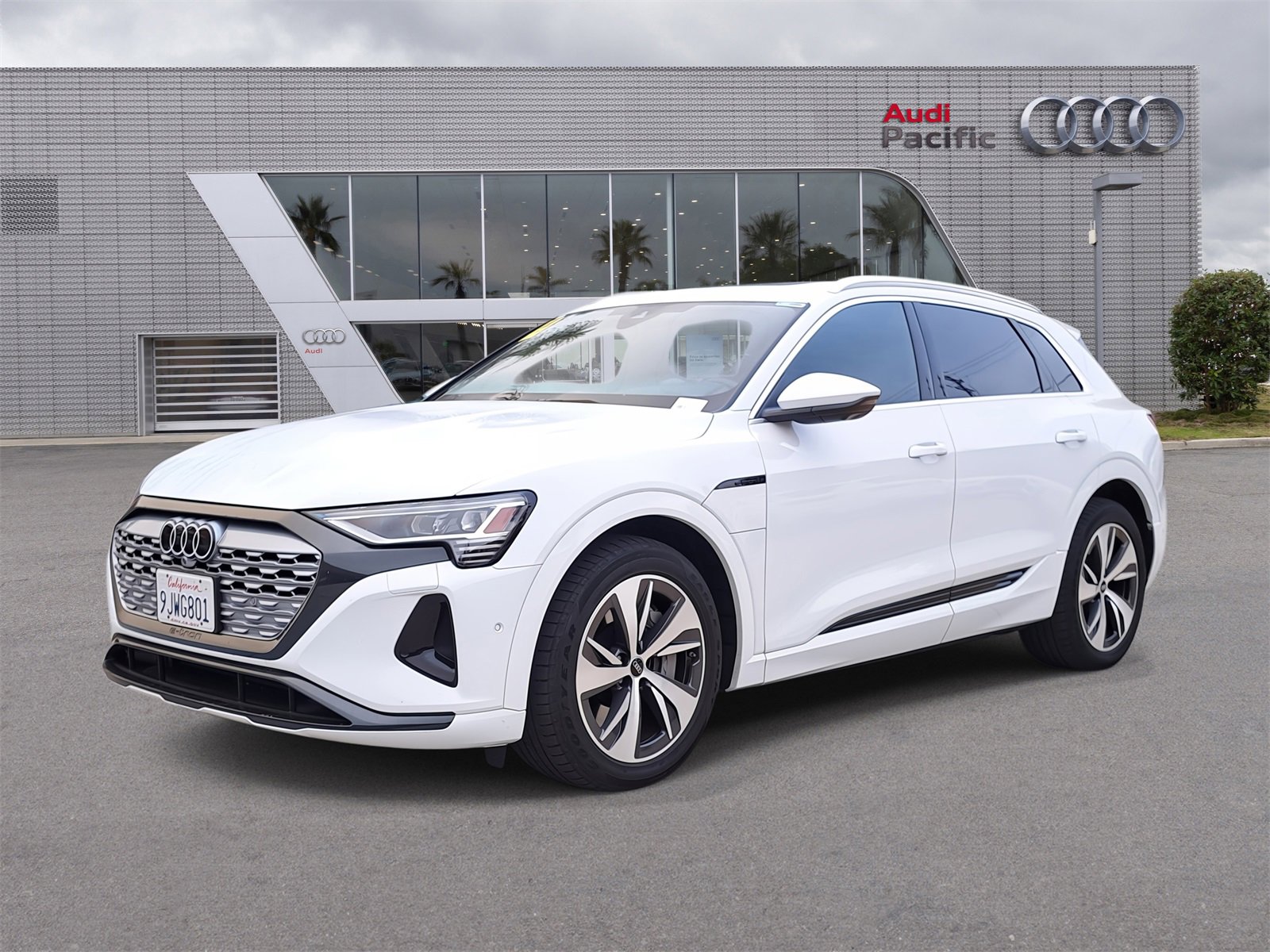 Used 2024 Audi Q8 e-tron Premium Plus w/ Premium Plus Package