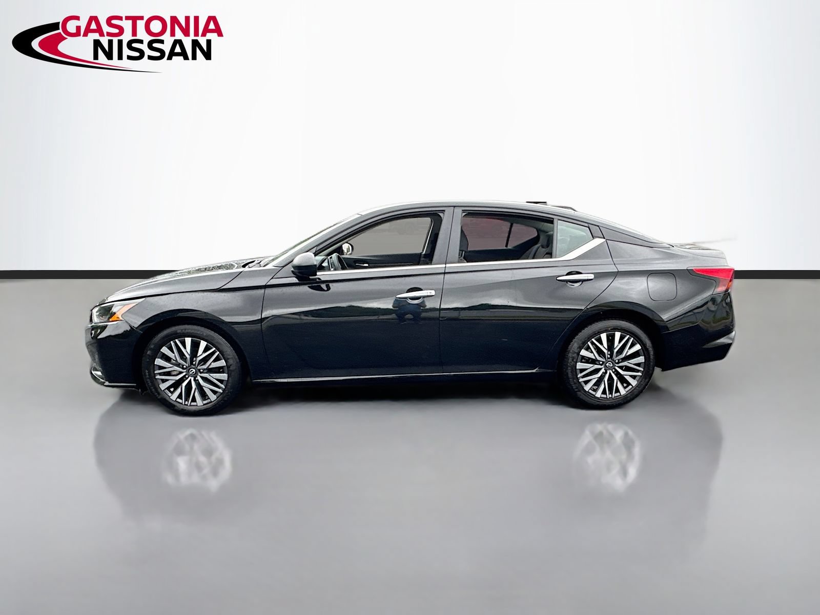 Used 2025 Nissan Altima 2.5 SV FWD image 5