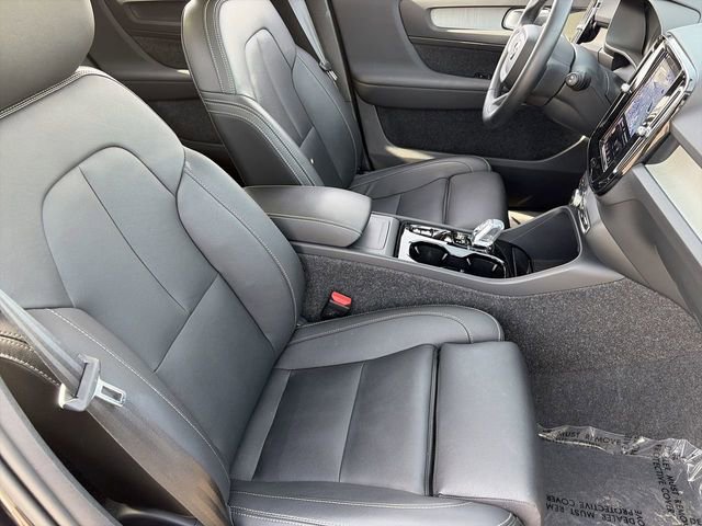 Certified 2025 Volvo XC40 B5 Plus w/ Protection Package Premier AWD/4WD image 12