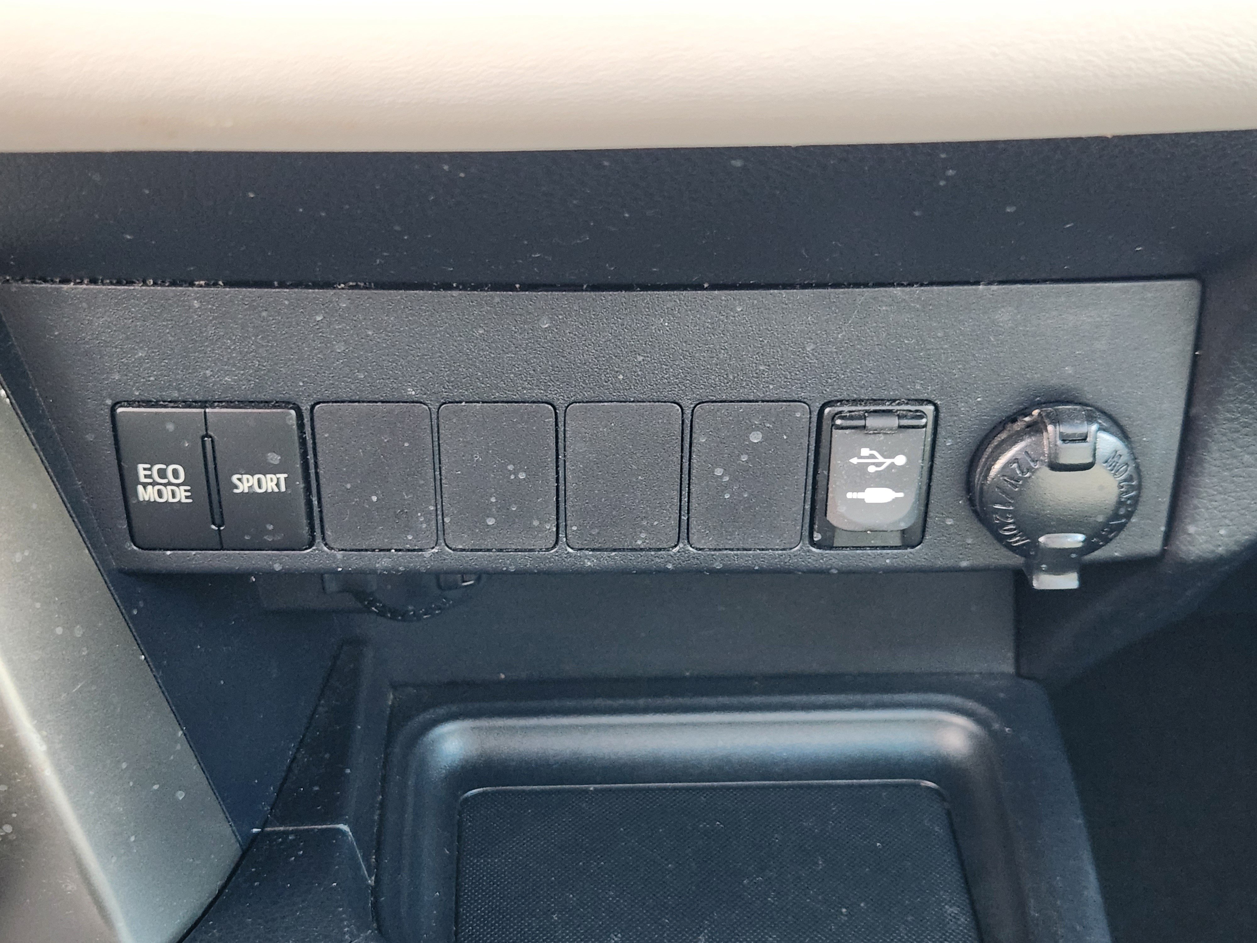 Used 2014 Toyota RAV4 XLE AWD/4WD image 22
