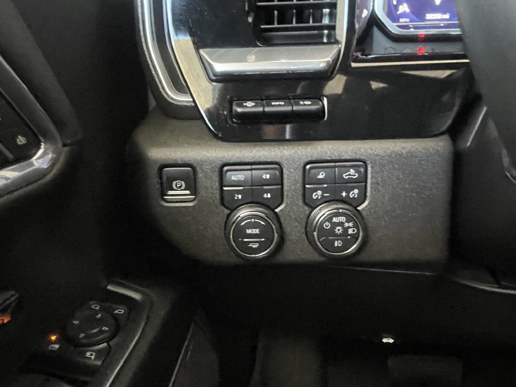 Used 2023 Chevrolet Silverado 1500 High Country w/ High Country Premium Package AWD/4WD image 22