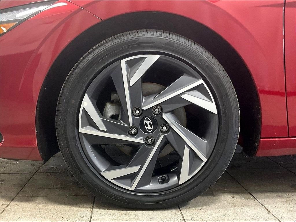 Certified 2025 Hyundai Elantra Limited FWD image 7