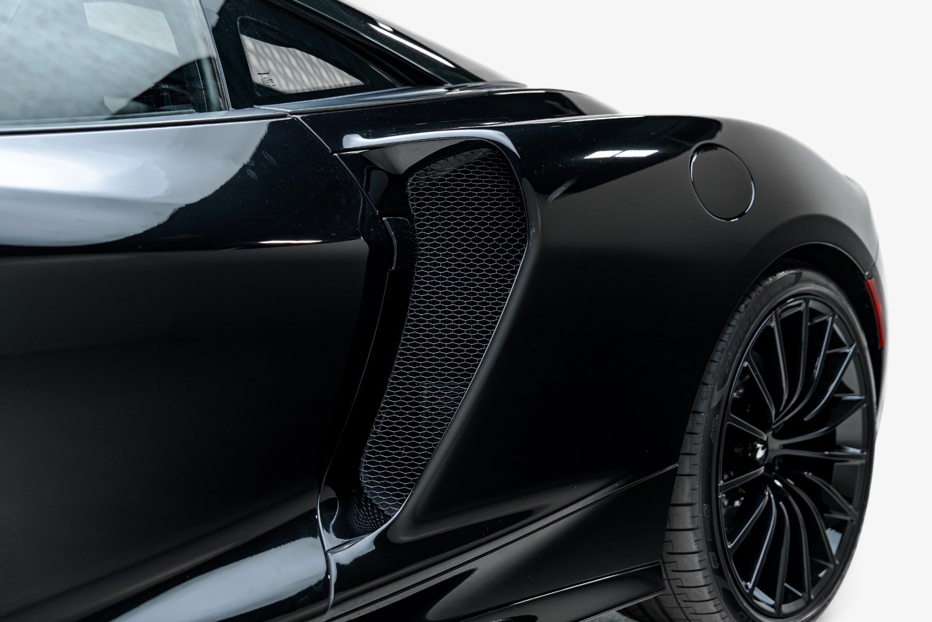 Used 2023 McLaren GT RWD image 24