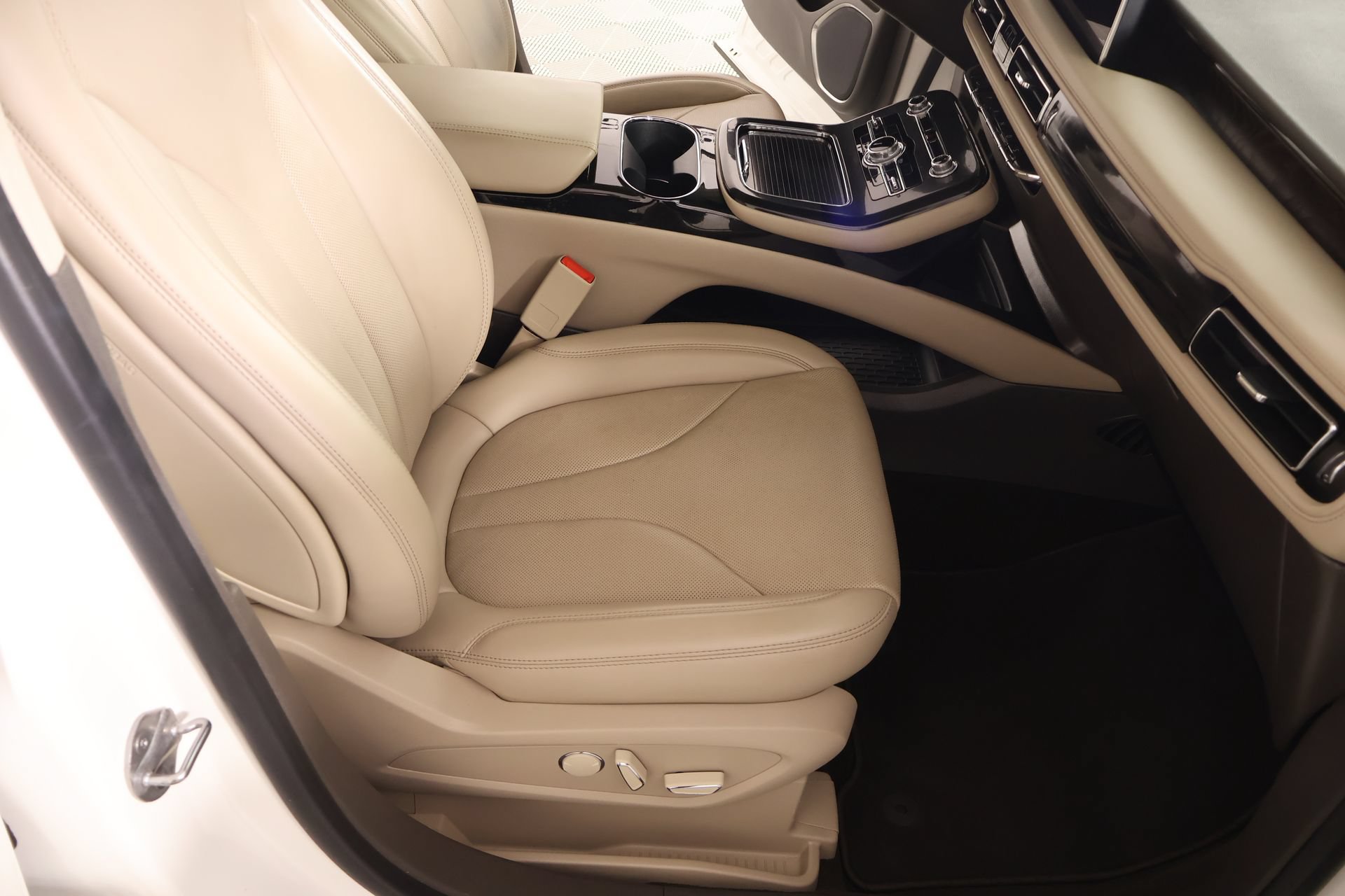 Used 2021 Lincoln Nautilus Reserve AWD/4WD image 13