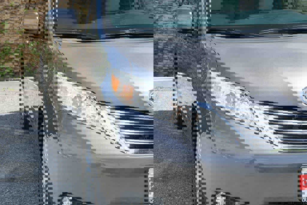 Used 2016 Toyota Sienna XLE image 4