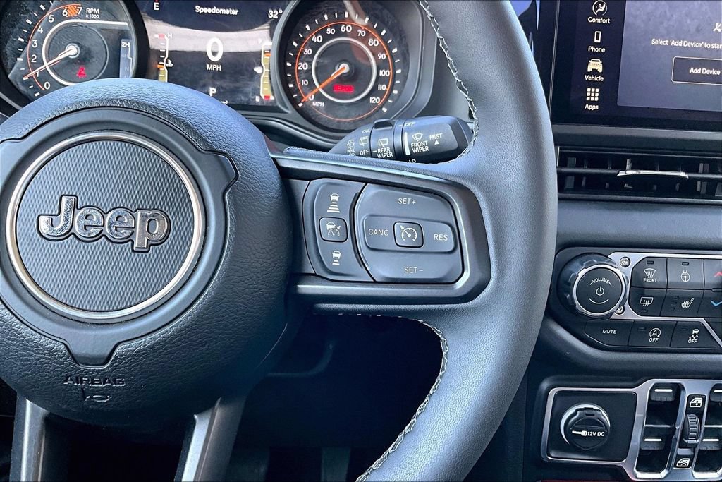 Used 2025 Jeep Wrangler Unlimited Rubicon w/ Convenience Group AWD/4WD image 7