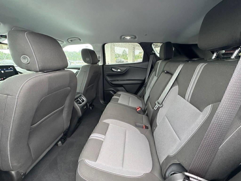 Used 2025 Chevrolet Blazer LT FWD image 6
