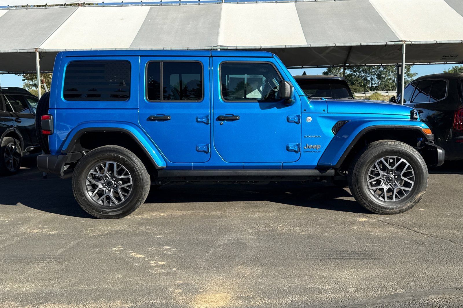 Used 2024 Jeep Wrangler Unlimited Sahara AWD/4WD image 3