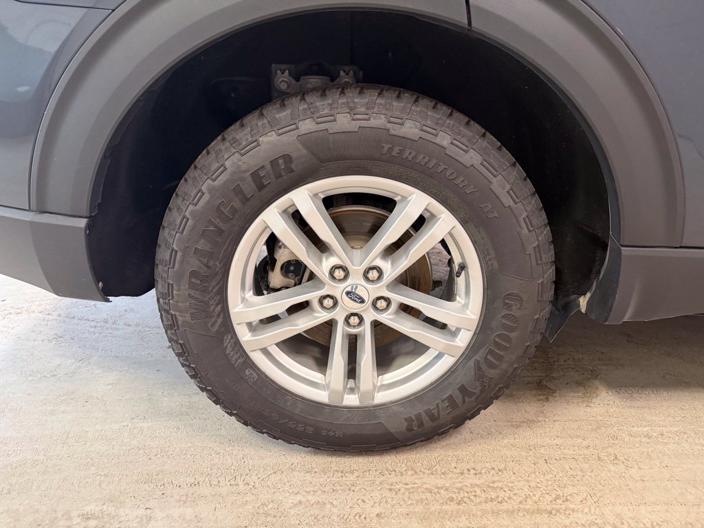 Used 2023 Ford Explorer XLT w/ Equipment Group 202A AWD/4WD image 11
