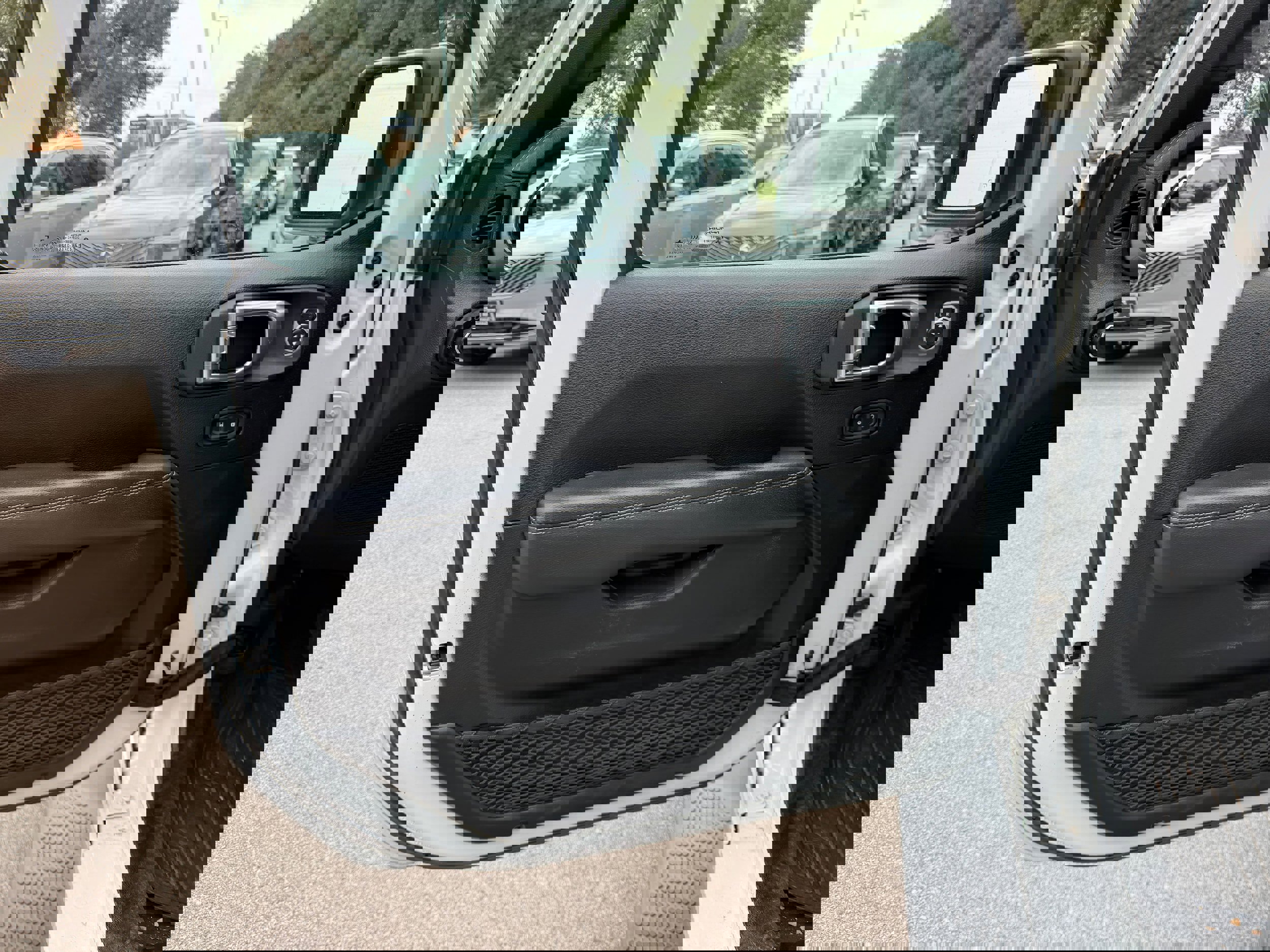 Used 2019 Jeep Wrangler Unlimited Sahara image 19