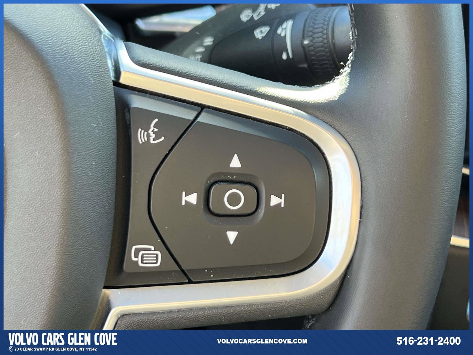 Used 2022 Volvo XC60 B5 Momentum w/ Climate Package image 22