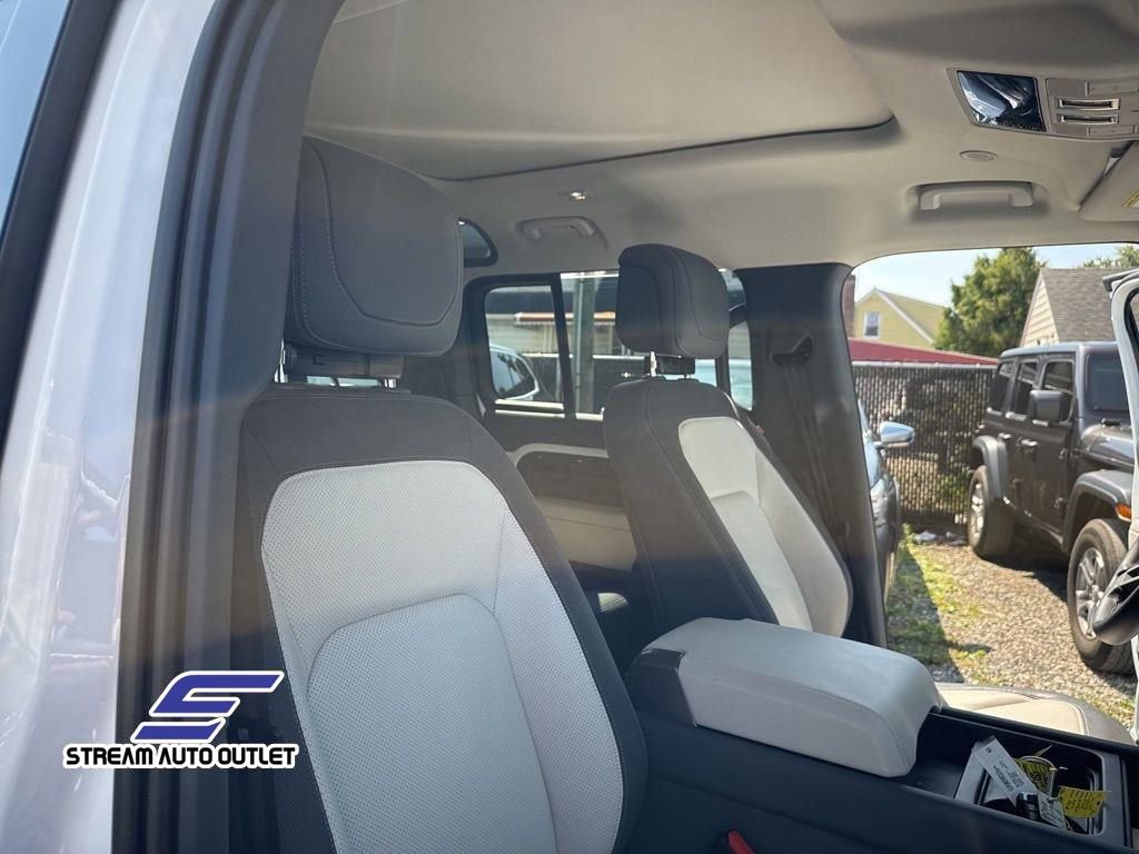 Used 2024 Land Rover Defender 110 X-Dynamic SE image 41