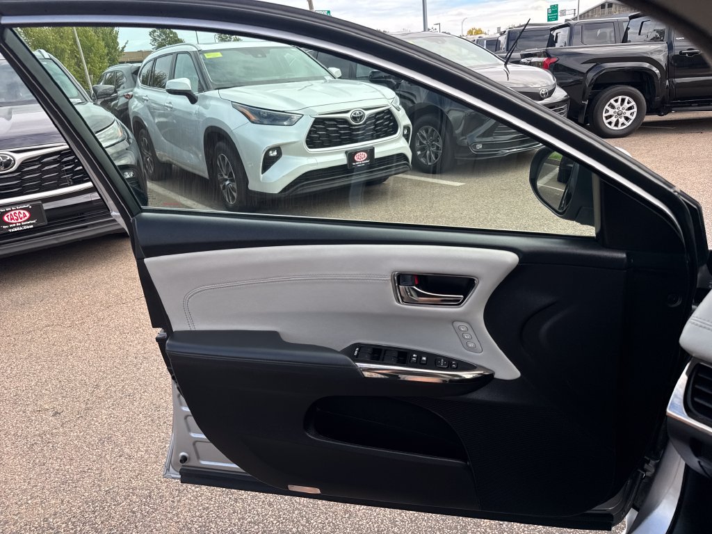 Used 2016 Toyota Avalon XLE Premium FWD image 33