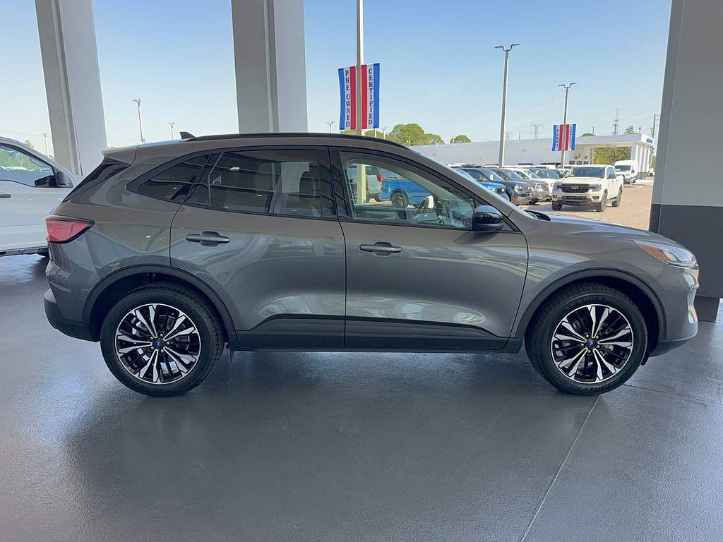 Certified 2022 Ford Escape SE w/ SE Sport Appearance Package AWD/4WD image 5