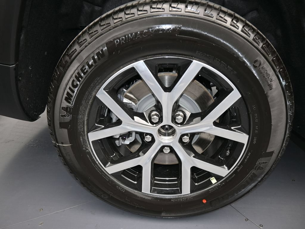 Used 2025 Jeep Grand Cherokee L Limited RWD image 36