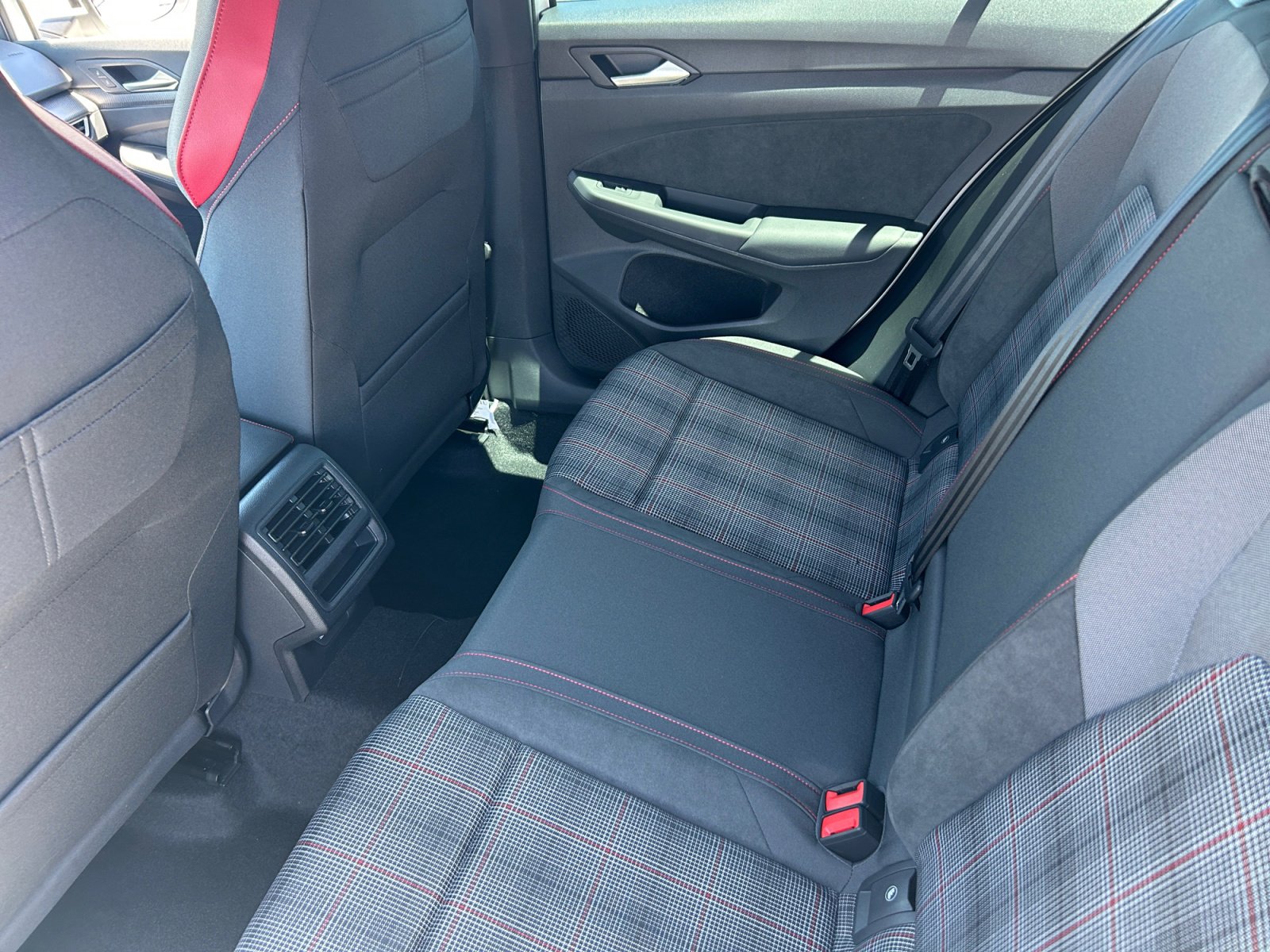 New 2026 Volkswagen Golf SE FWD image 17