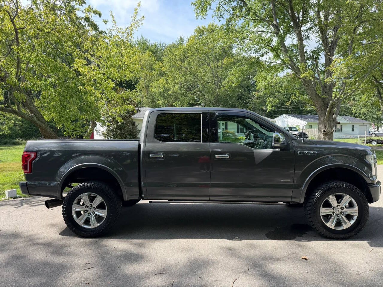 Used 2015 Ford F150 Platinum w/ Equipment Group 701A Luxury AWD/4WD image 9