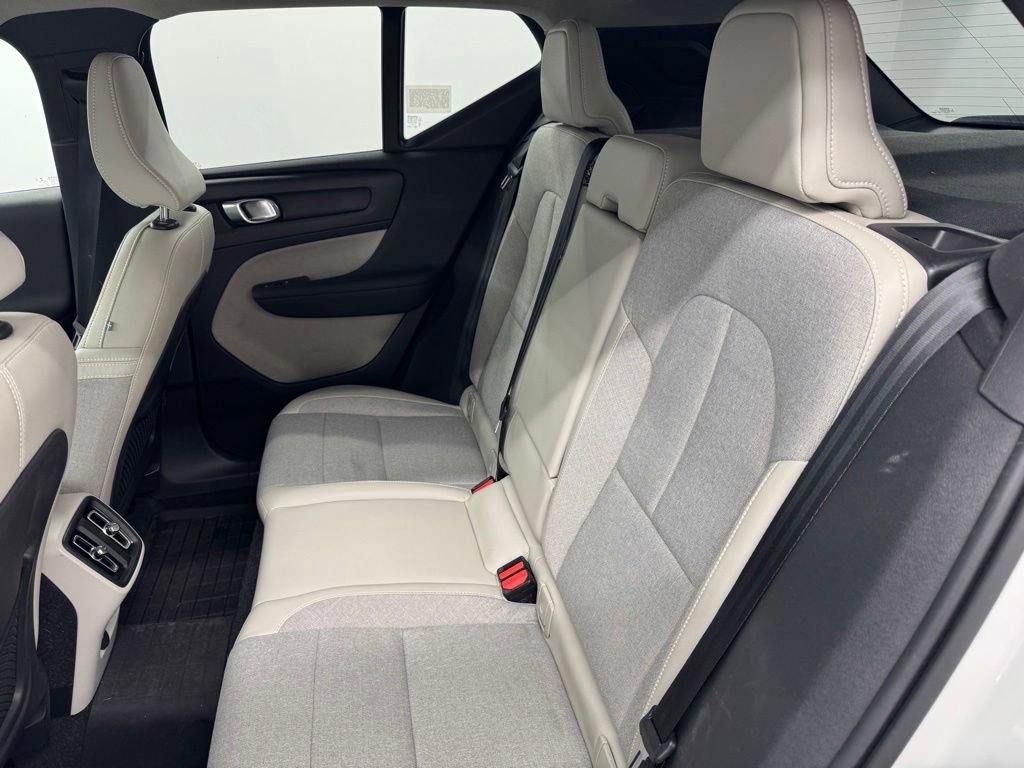 Used 2020 Volvo XC40 T5 Momentum w/ Protection Package Premier AWD/4WD image 10