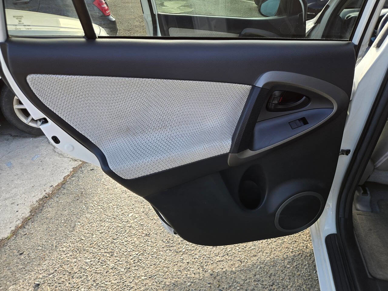 Used 2012 Toyota RAV4 EV image 21