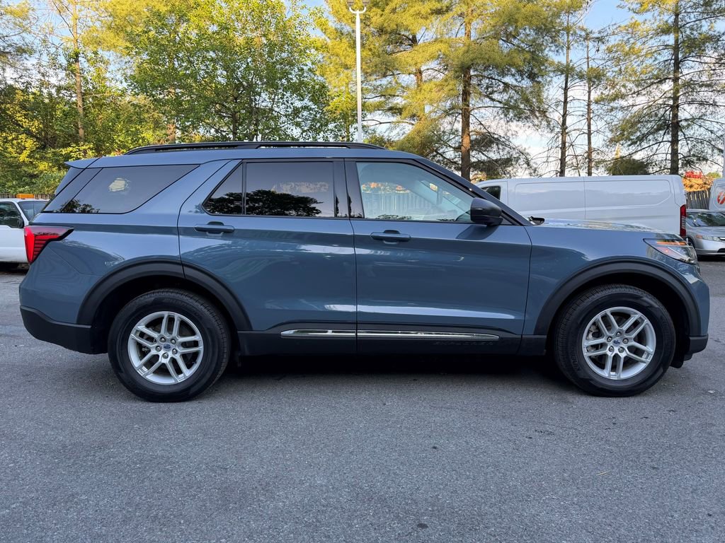 Used 2025 Ford Explorer Active AWD/4WD image 8