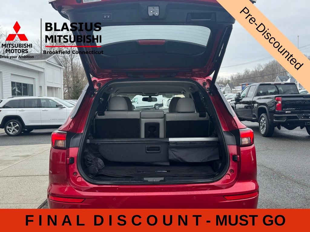 Used 2023 Mitsubishi Outlander SEL AWD/4WD image 16