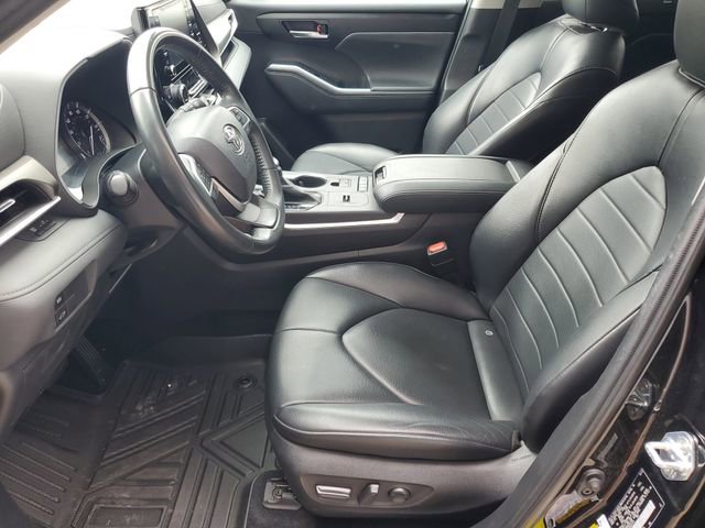 Used 2022 Toyota Highlander XLE FWD image 24