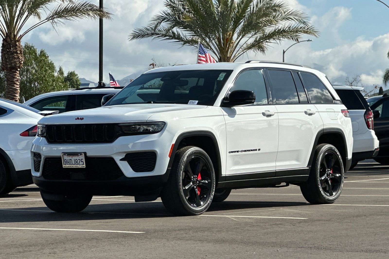 Used 2023 Jeep Grand Cherokee Altitude AWD/4WD image 8