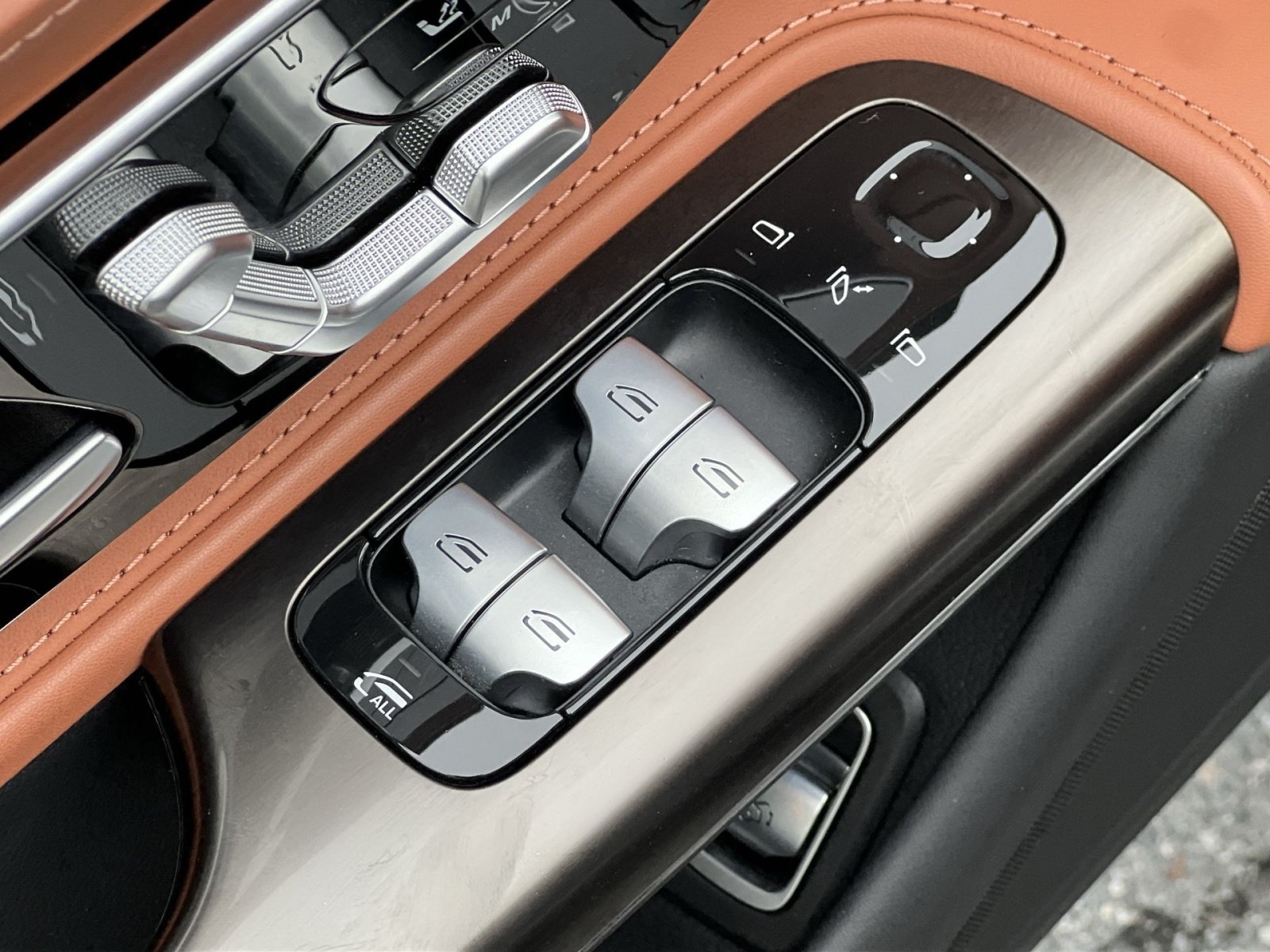 Certified 2022 Mercedes-Benz SL 55 AMG 4MATIC w/ Driver Assistance Package image 20