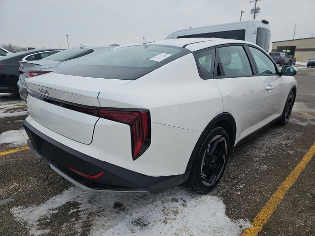 Used 2025 Kia K4 EX image 4