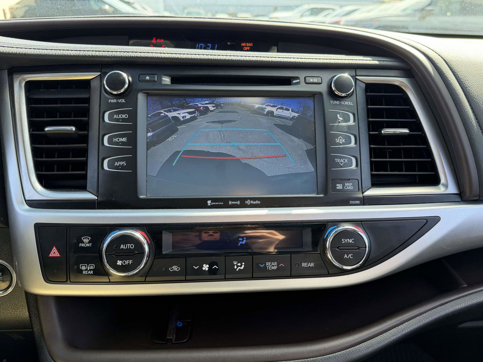 Used 2019 Toyota Highlander XLE AWD/4WD image 26